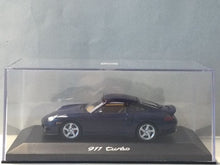 Lade das Bild in den Galerie-Viewer, Porsche 911 Turbo - Dealer Model - MiniChamps - 1/43
