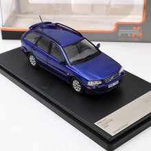 Lade das Bild in den Galerie-Viewer, VOLVO V40  Premium X   1/43 dunkelblau metallic  Modell 2001
