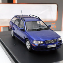 Lade das Bild in den Galerie-Viewer, VOLVO V40  Premium X   1/43 dunkelblau metallic  Modell 2001
