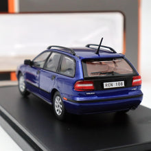 Lade das Bild in den Galerie-Viewer, VOLVO V40  Premium X   1/43 dunkelblau metallic  Modell 2001
